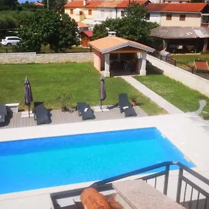 Alma , Crveni Vrh Croazia