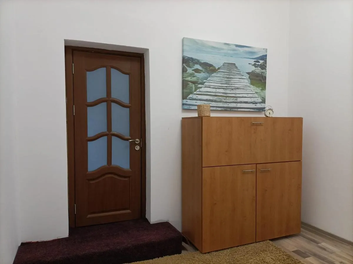 Luta Studio Bucarest 0*,  Romania