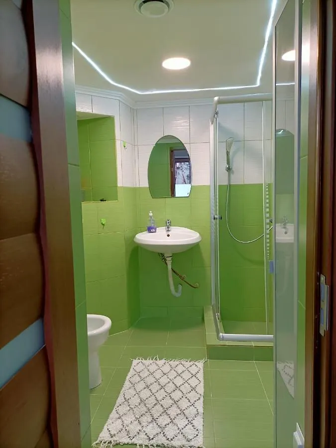 Luta Studio Bucarest 0*,  Romania